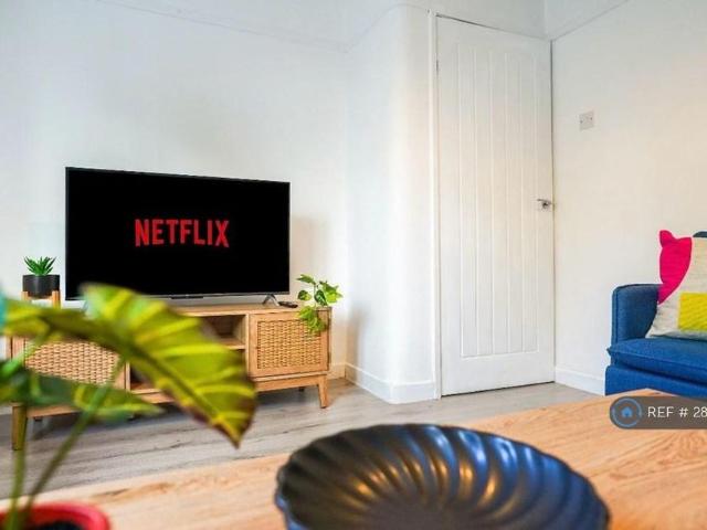 House for rent in Calderstones