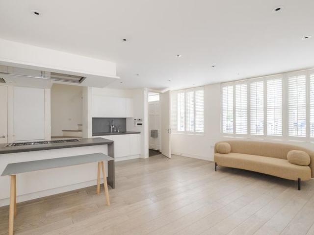 House for rent in Angel, Greater London