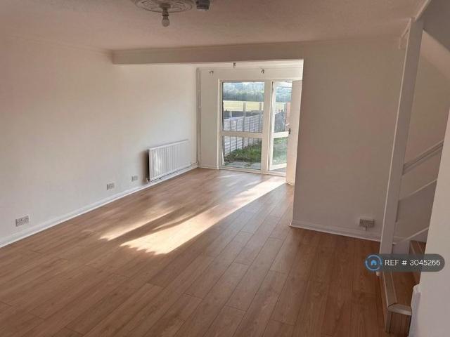 House for rent in Roundhills, Epping Forest