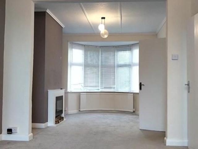 House for rent in Whitton, Greater London
