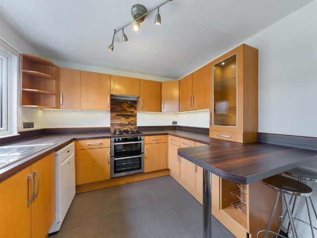 House for rent in Grovehill, Pouchen End
