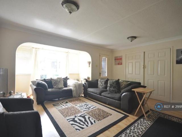 House for rent in Pachesham Park, Surrey