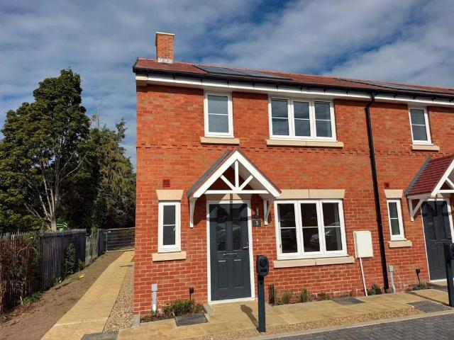 House for rent in Frimley Green, Surrey Heath