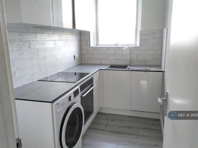 House for rent in Whitton, Greater London
