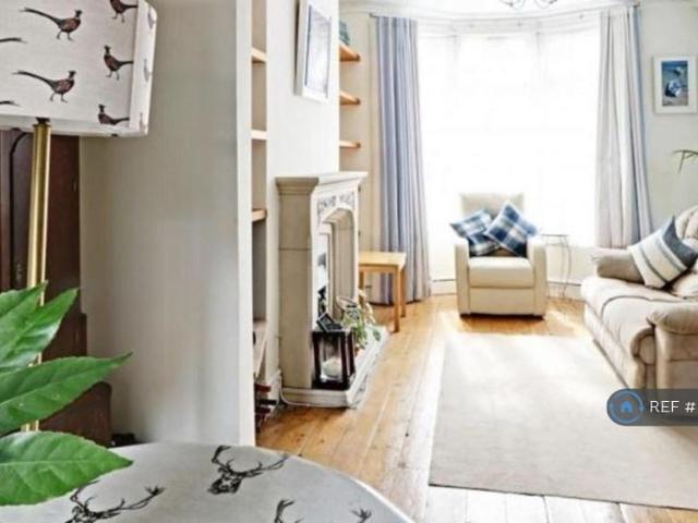 House for rent in Calderstones