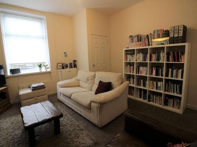 House for rent in Whitfield, Charlesworth