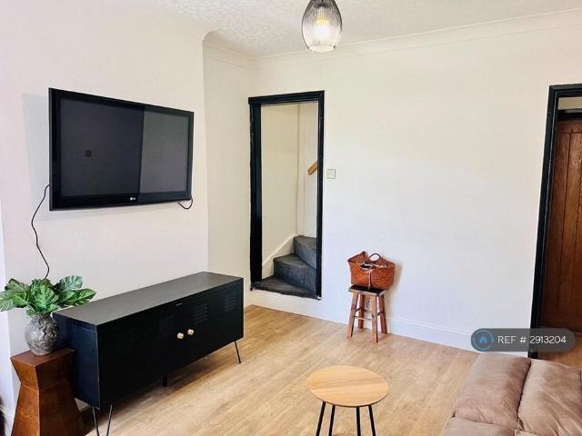 House for rent in Elmfield, Leicestershire