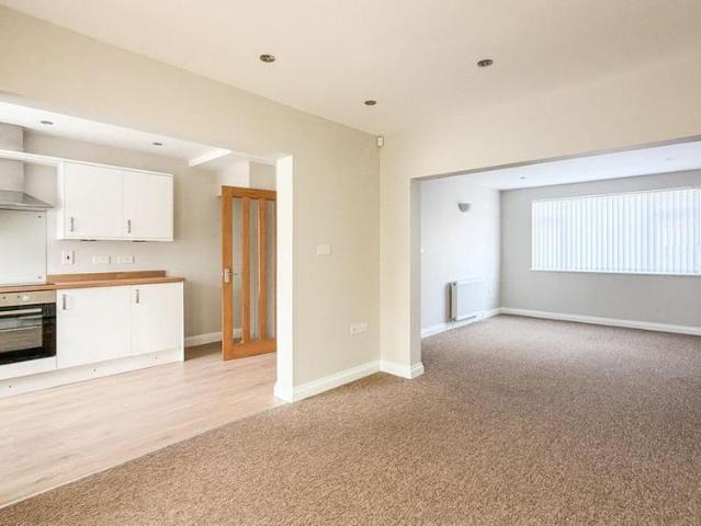 House for rent in Kingswood