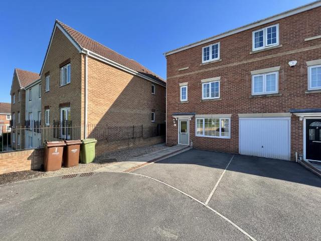 House for rent in Hightown, Wakefield