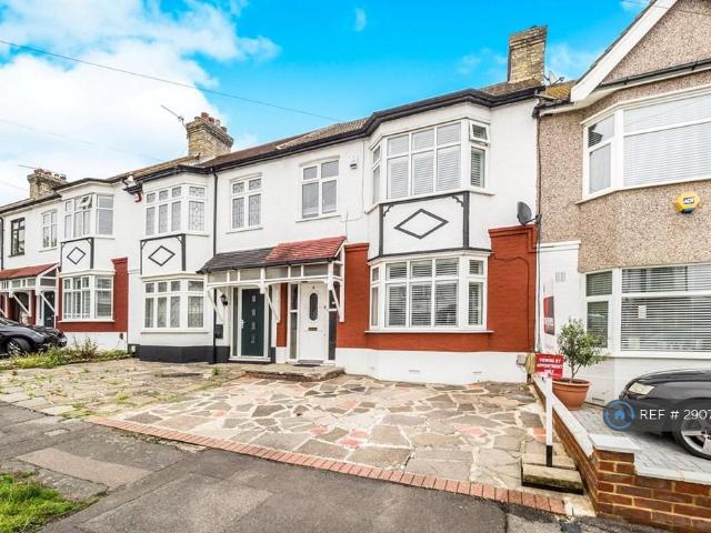 House for rent in Woodford, Greater London