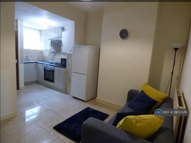 House for rent in Kensington, Calderstones