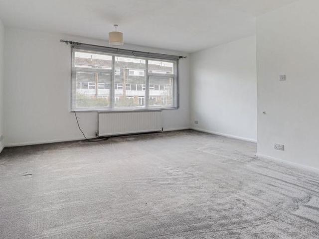 House for rent in Hatching Green, Five Acres