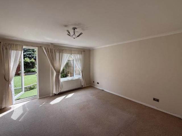 House for rent in Row Town, Surrey