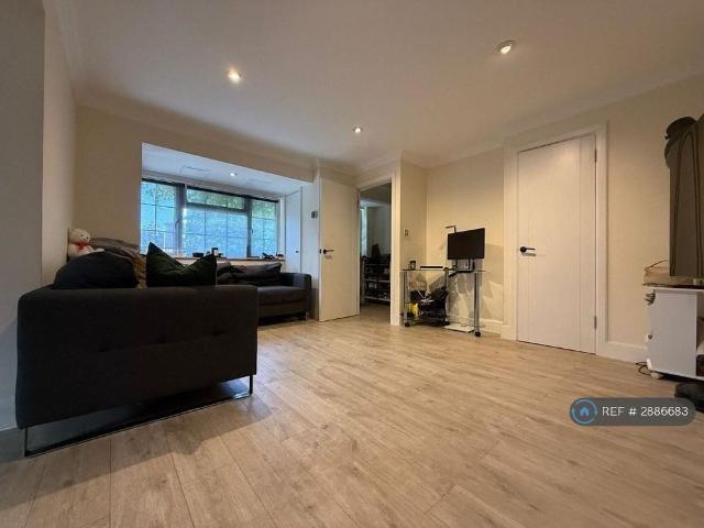House for rent in Summerstown, Greater London