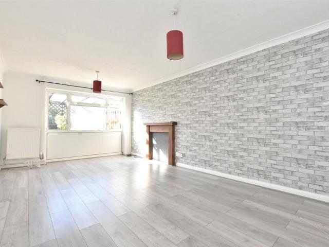 House for rent in Broadfield, Glynde