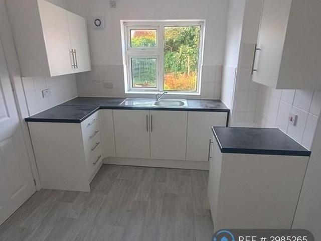 House for rent in Hathershaw, Pendock