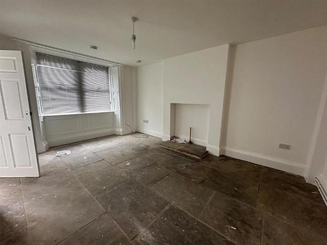 House for rent in Hinchliffe Mill, West Yorkshire