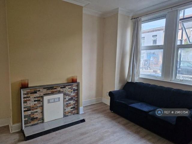 House for rent in London Borough of Ealing, Greater London