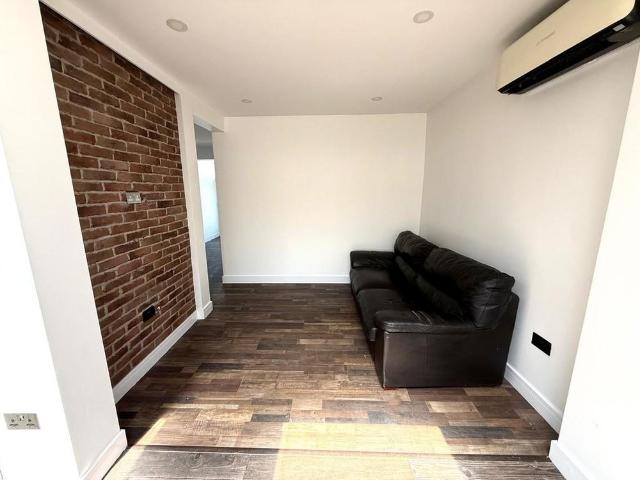 House for rent in London Borough of Ealing, Greater London