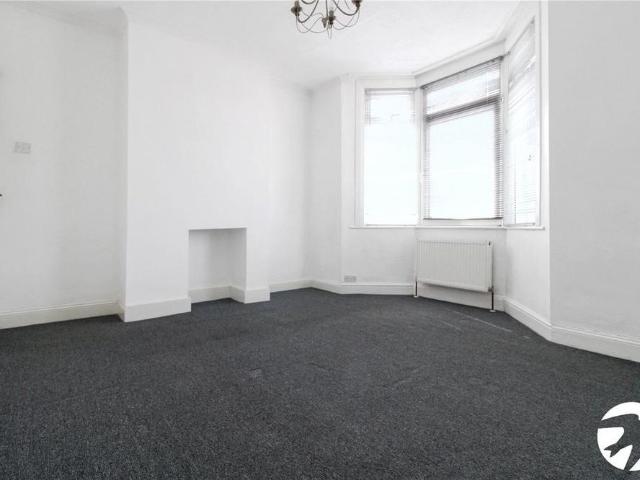 House for rent in Swanscombe and Greenhithe, Monks Orchard