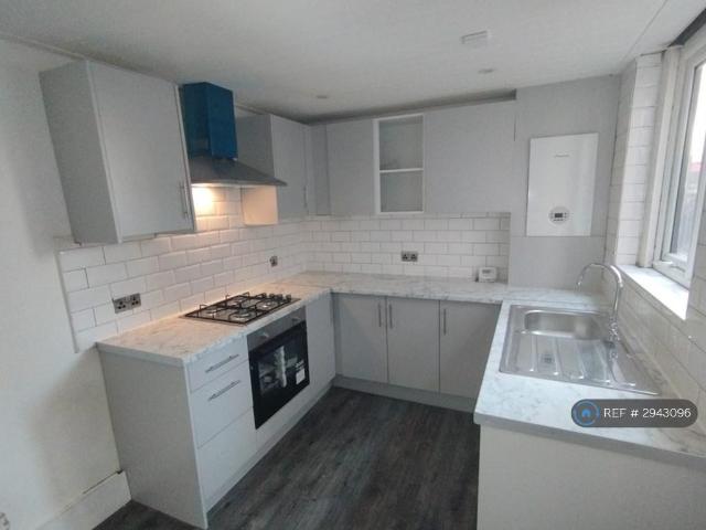 House for rent in Calderstones