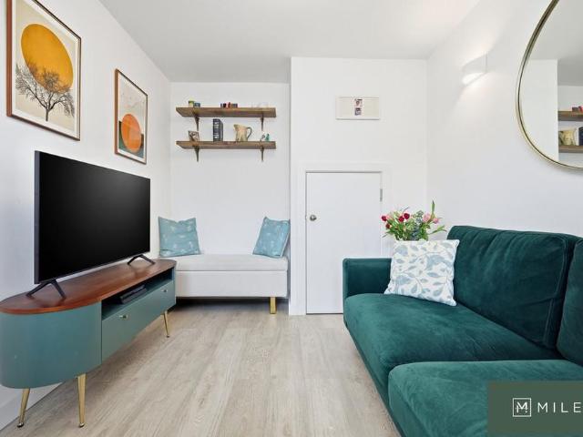 House for rent in London Borough of Ealing, Park Royal