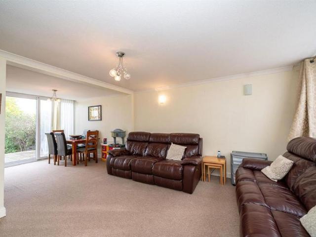 House for rent in Grovehill, Pouchen End