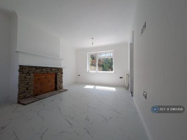 House for rent in London Borough of Barnet, Greater London