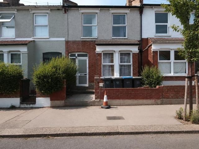 House for rent in London Borough of Croydon, Greater London