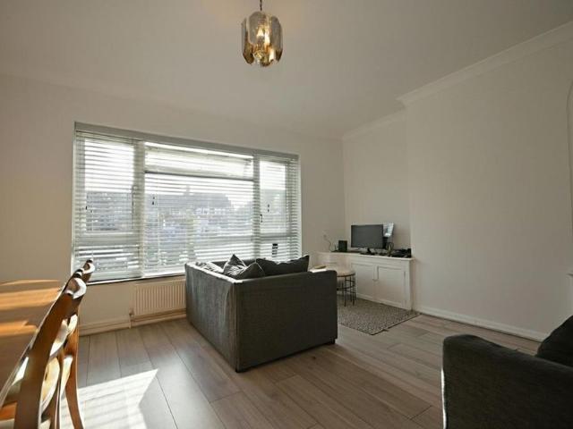 House for rent in Beaconsfield, Forty Green