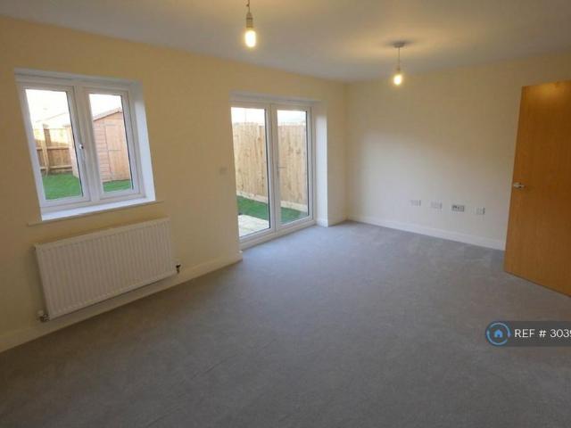 House for rent in Queens Park, Bedford