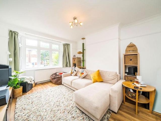 House for rent in London Borough of Ealing, Park Royal
