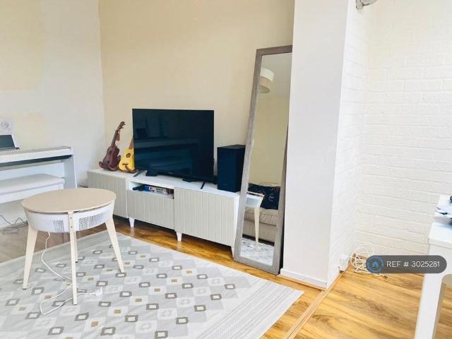 House for rent in Shinfield
