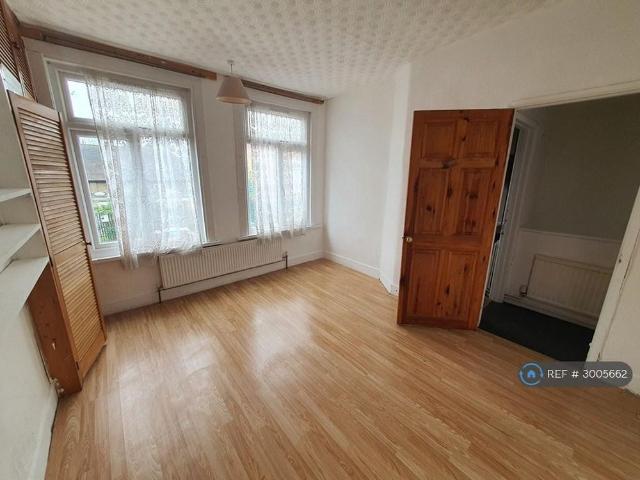House for rent in Ponders End, Greater London