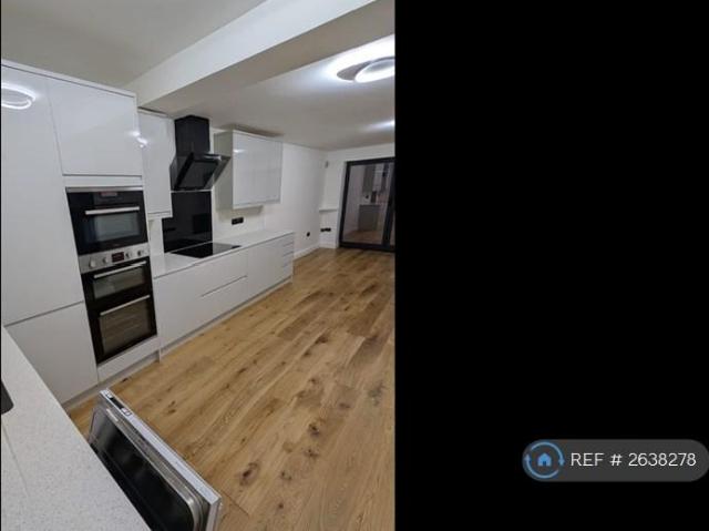 House for rent in Swallowfields, Blackhills