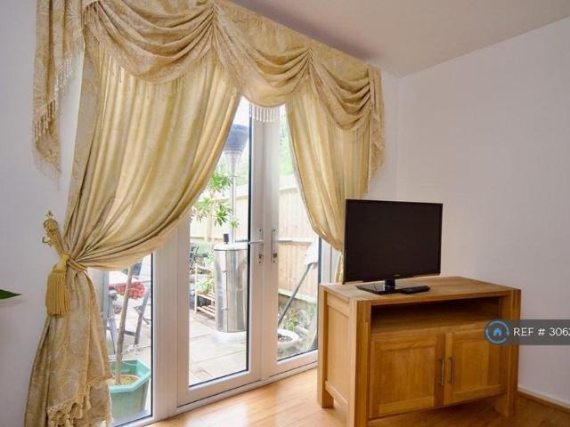 House for rent in London Borough of Islington, Greater London
