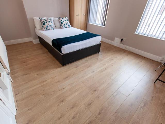 House for rent in Elm Park, Calderstones