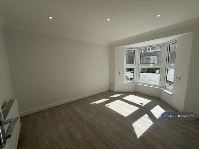 House for rent in London Borough of Ealing, Greater London