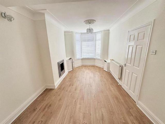 House for rent in Stoneycroft, Calderstones