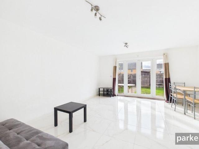House for rent in Kennet Island, Reading