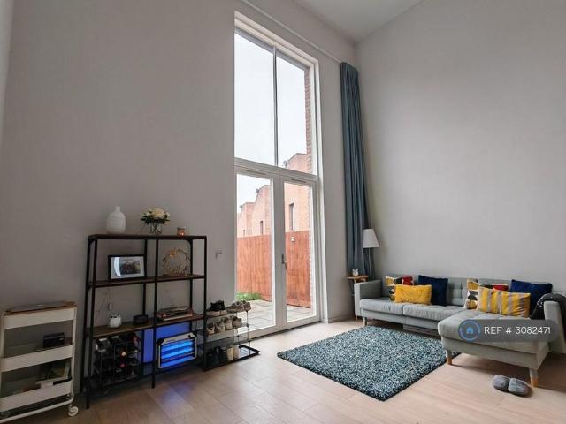 House for rent in Hangar District, Patchway