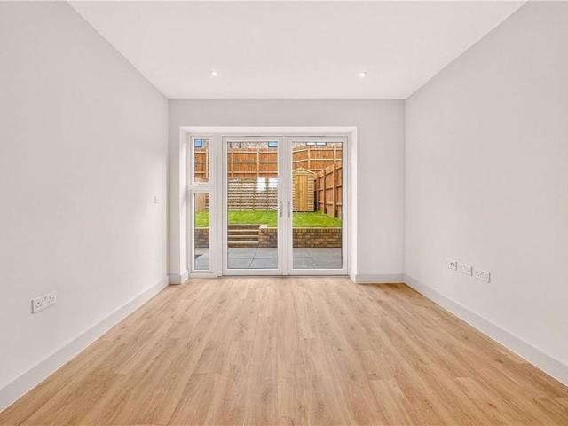 House for rent in The Quarry, Greater London