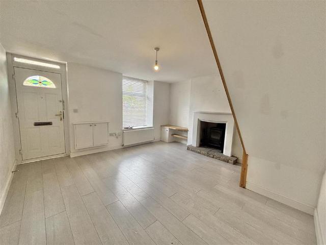 House for rent in Whitfield, Charlesworth