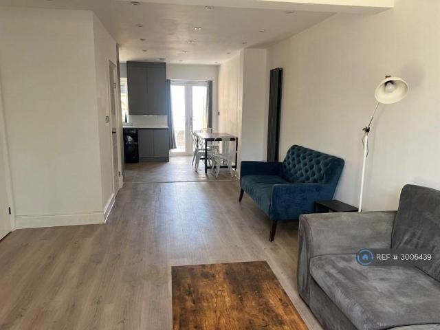House for rent in Tolworth, Greater London