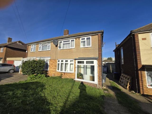 House for rent in Ponders End, Greater London