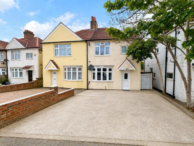 House for rent in London Borough of Hounslow, Greater London