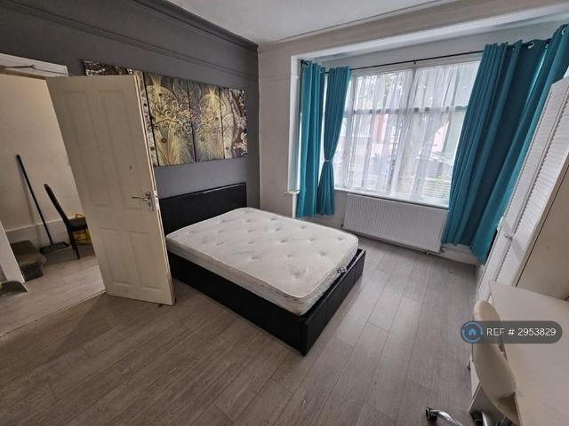 House for rent in West Hendon, The Hyde