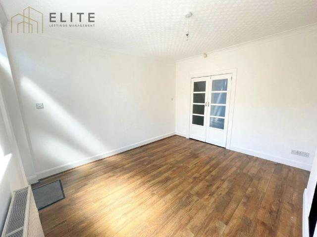 House for rent in Cutsyke, Castleford