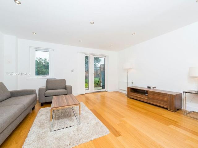 House for rent in Charlton, Greater London