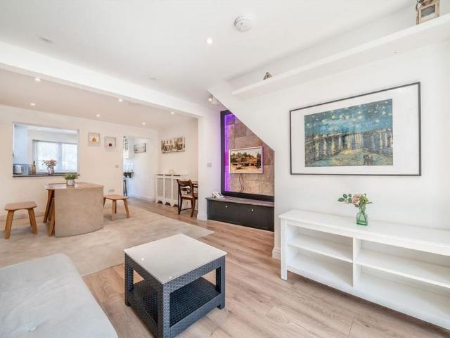 House for rent in London Borough of Hounslow, Greater London